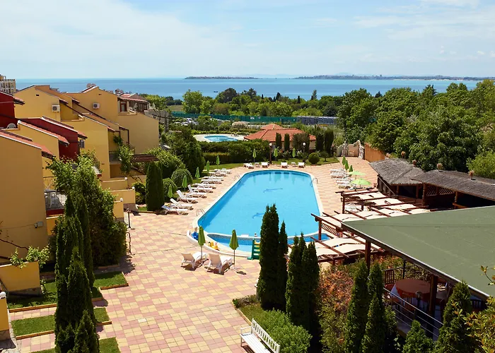 Отель Yalta Complex