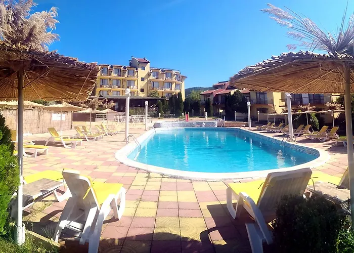 Отель Yalta Complex 3*