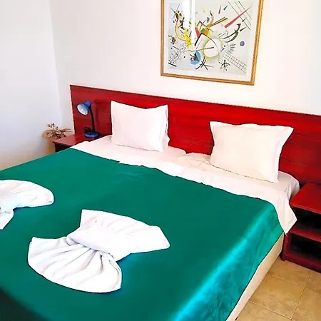 Yalta Complex מלון 3*
